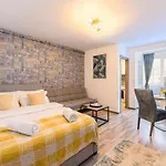 Luxury - Soarelui Astra Apartman Brassó