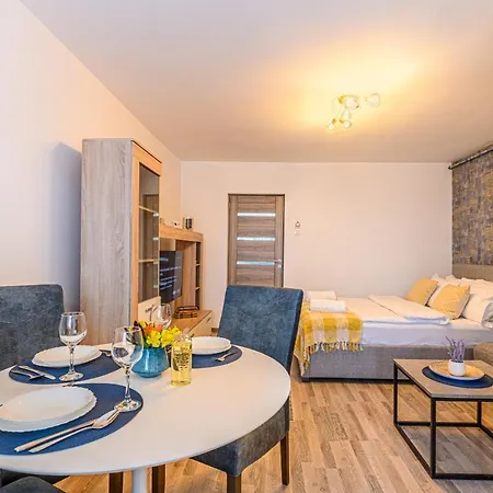 Luxury - Soarelui 10 * Braşov